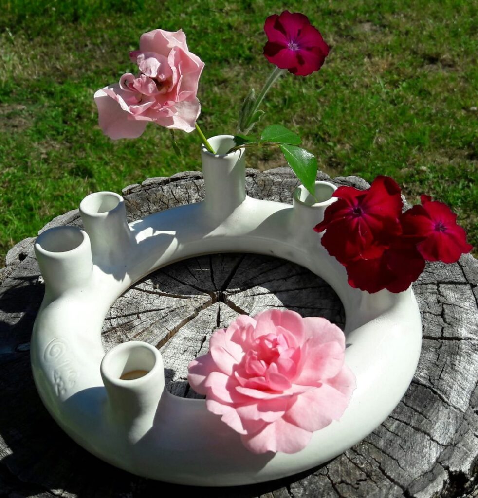 Bouquetier avec roses